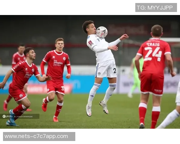 克劳利队与利兹联的精彩对决揭示英格兰足球的激烈竞争与无限可能 克劳利队与利兹联的精彩对决揭示英格兰足球的激烈竞争与无限可能