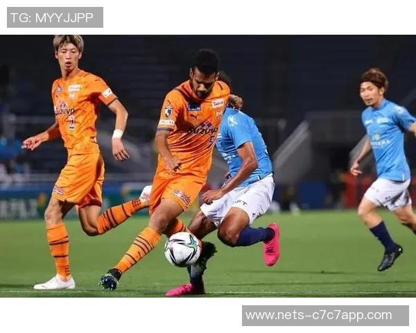 山口雷法与横滨FC的激烈对决展现足球魅力与团队精神